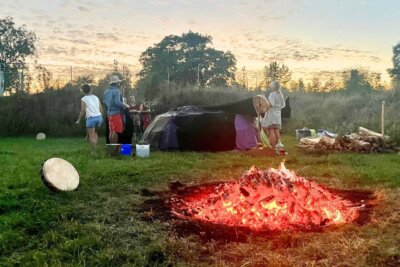 Schwitzhuette mit Glut - Garten der Generationen Schwitzhuette mit Glut - Garten der Generationen